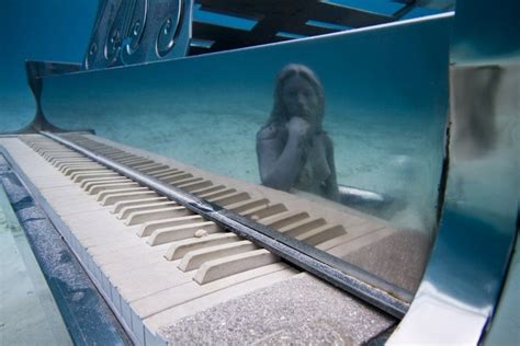 14 Pictures Of Eerily Beautiful Underwater Sculptures Underwater