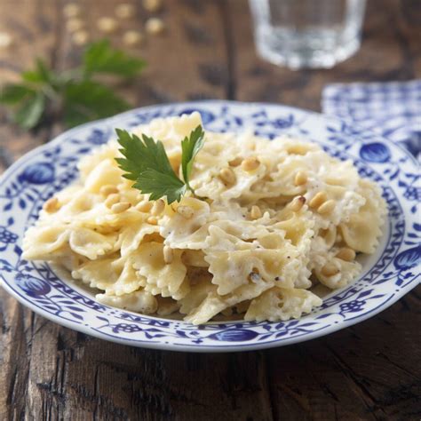 Farfalle Pasta In Garlic Parmesan Cream Sauce Recipe