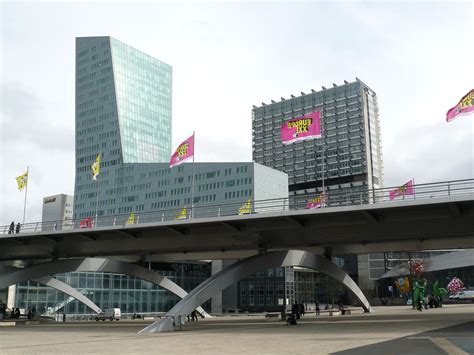 Gare sncf lille europe, hall 1,, 59000 lille, carte. Lille (59) Euralille: gare SNCF de Lille Europe. | Au fond ...