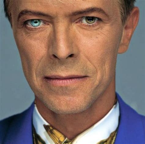 Der pop messias betritt den schwarzen stern. 785 besten David Bowie Bilder auf Pinterest | Sänger ...