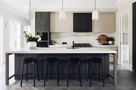 Cabinetry | white cabinetry and dark(er) natural woods like walnut and mahogany. AMERICAN KITCHEN DESIGN : 7 things I love about American ...