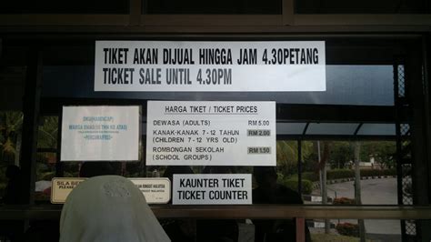 Harga tiket ini sudah termasuk penggunaan semua wahana permainan air di lokasi beserta fasilitasnya seperti tube/ban, dan juga. Fiizya Aurora: Akuarium Batu Maung Penang