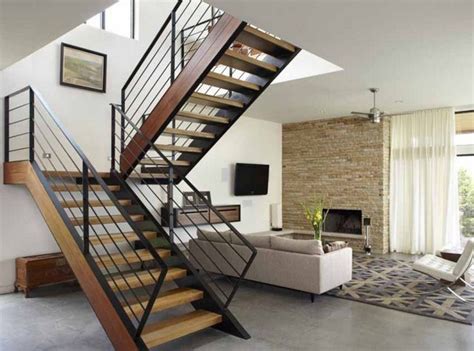Kerusakan pagar besi minimalis ini biasanya ditandai dengan karat, sulit digerakkan, dan bunyinya model pagar besi minimalis vertikal ini akan memberikan tampilan terbaik untuk eksterior rumah. Pagar Tangga Kayu Minimalis - Tangga