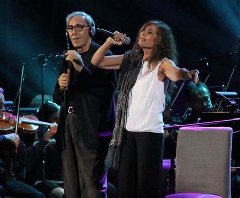 La realtг non esiste franco battiato e alice. Franco Battiato e Alice insieme per un nuovo tour
