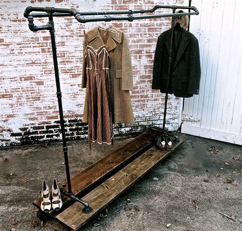 Clothing salesman's rack with removable middle hangrail is for everyday usage, stockrooms, overflow, seasonal and sales. ROLL OUT INDUSTRIAL GARMENT RACK | Мебель из труб, Вешалка ...