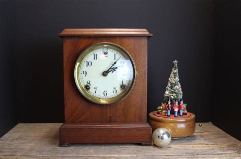 Vintage Wind Up Mantel Clock