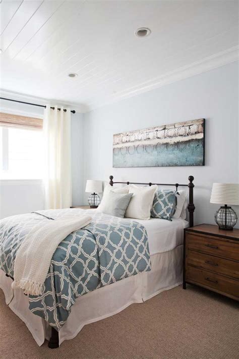 Country decor has been around for centuries, a fact that adds to its charm and appeal. 50 Beautiful Bedroom Decorating Ideas - Homeluf.com