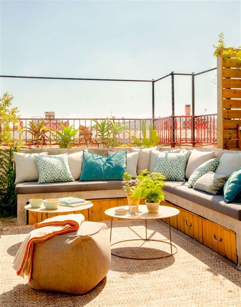 Se encuentra en un 1º piso completamente exterior, se distribuye en luminoso salón, cocina amueblada, totalmente independiente del resto de estancias con terraza. Adaptado al paisaje en 2020 | Terrazas, Diseño de terraza ...