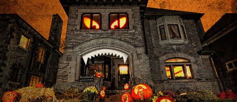 31 Craziest Decorated Halloween Homes Design Swan