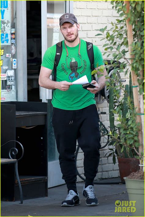 Photo Chris Pratt Steps Out After Not Getting Sexiest Man Alive 16