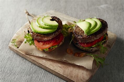 Use turkey, chicken, or smaller mushroom caps/patties to lower. Portobello burgers | Recept | Gezonde hamburger, Voedsel ...