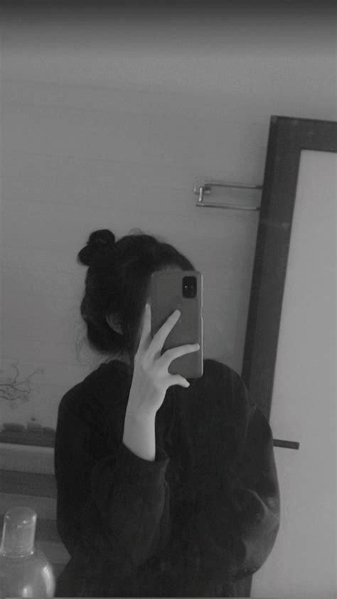 pin by sweet💕 on chụp trc gương aesthetic blurry mirror selfie blurred aesthetic girl mirror