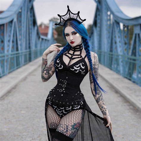 Pin De 𝕷𝖚𝖆𝖓 𝕾𝖙𝖔𝖐𝖊𝖘 Em Blue Astrid Moda Gótica Roupas Steampunk Gotic Girl