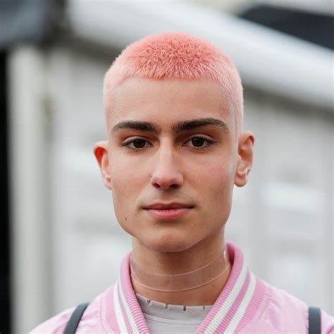 Pink Buzzcut Get the looks to the hairstyle on StreetSalon com Männer haarfarbe Haar