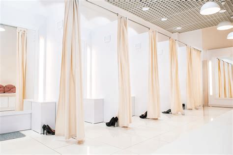 Fitting Room Like The Ease Of This In All White Retail Dressing Room Ideas Bing Images Room