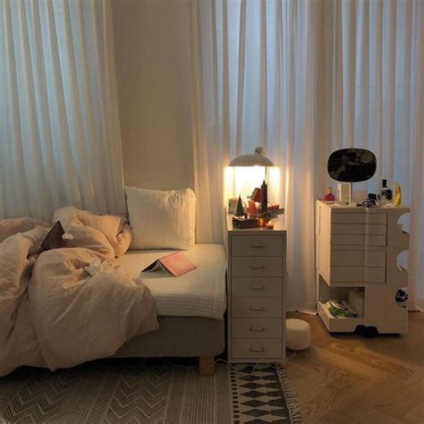 #bedroom #aesthetic #nice bedroom #bedrooms #tumblr room #black and white. 𝓉𝒽𝒾𝓇𝓈𝓉𝓎𝓀𝑜𝑜𝓀𝒾𝑒 ♕ | Bedroom design, Aesthetic bedroom, Dream ...