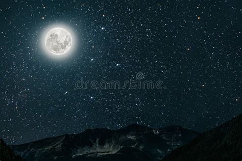 Telón De Fondo Cielo Nocturno Con Estrellas Y Luna Y Nubes Foto De