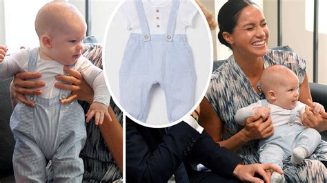 Prince harry and meghan have celebrated the new year with an adorable photo of baby archie having a cuddle with his dad. Thrifty Meghan Markle and Prince Harry dress baby Archie ...
