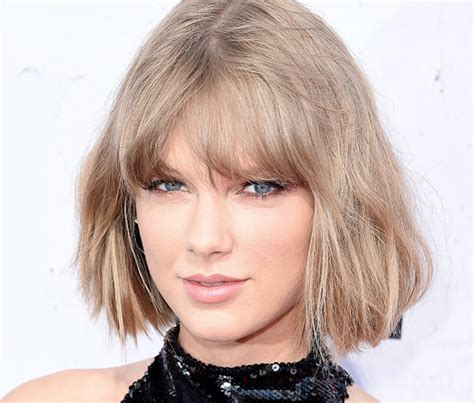 Taylor Swift Wore Pat Mcgraths Glitter Lip Kit In Her Latest Video So