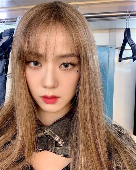 Blackpinks Jisoo Just Dyed Her Hair Blonde And Fan Edits Have Come To