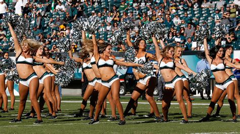 Eagles Cheerleaders First Quarter Performance