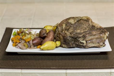 If you're looking for something special to serve at your next holiday gathering, this recipe is for you. How to Cook a Prime Rib Roast in a Crock-Pot With ...