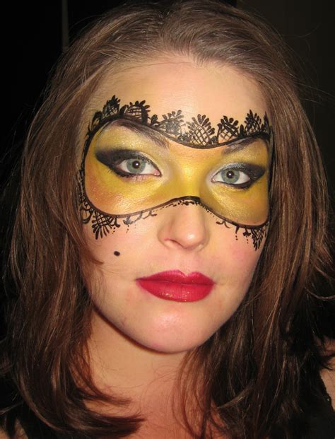 Masquerade Mask Simple Makeup Costume Idea That Looks Very Beautiful