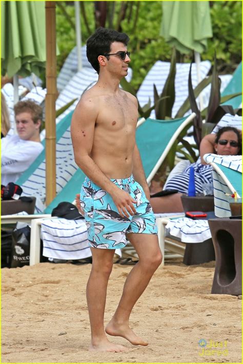 Full Sized Photo Of Joe Jonas Shirtless Frisbee Hawaii Joe Jonas
