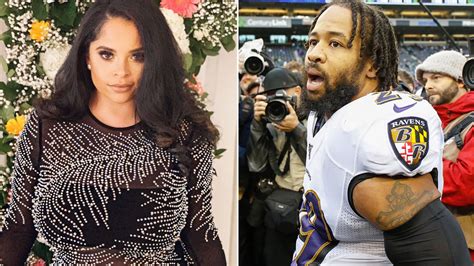 Nfl Star Earl Thomas Held At Gunpoint By Wife Over Sex Romp