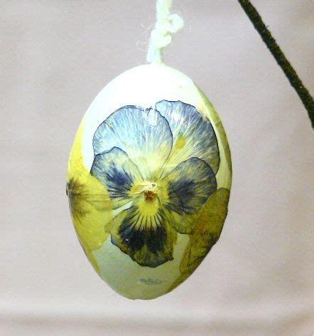 Get the whole family involved with these easy steps to easter egg decorating. How-To: Decorate Easter Eggs with Dried Flowers | Make: