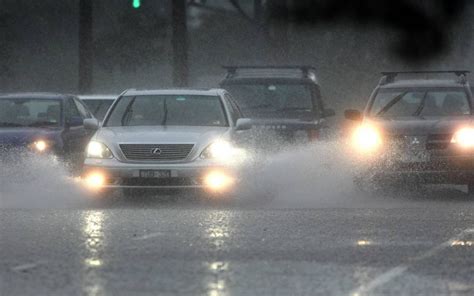 Driving In The Rain The 8 Must Know Safety Tips Learn Drive Survive