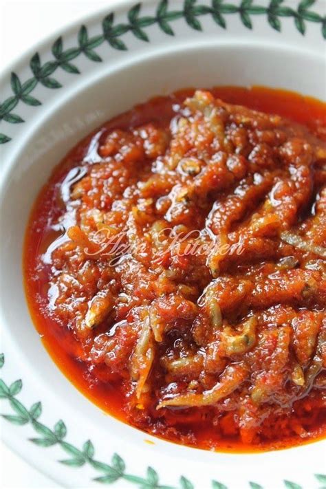 It's always served with malaysian sambal (which there are hundreds of varieties), a hard boiled egg, fried peanuts and dried anchovies. Sambal Tumis Ikan Bilis Sebagai Lauk Nasi Lemak - Azie ...