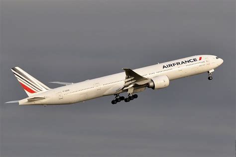 F Gsqk Boeing 777 300er Of Air France At Paris Charles De Gaulle