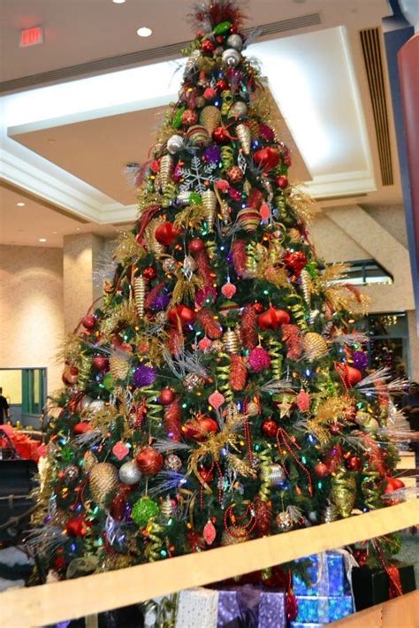 Knowing what the most popular christmas decorations are can help you decide how to decorate your own home. AMAZING CHRISTMAS TREE DECORATION INSPIRATIONS - Godfather ...