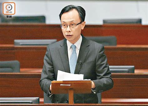 此 外 ， 有 關 通 知 也 可 經 香 港 政 府 一 站 通 網 頁 www.gov.hk/fdhtermination 遞 交 。 打疫苗 獲針卡為通關作準備 - 東方日報