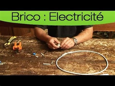 Nous avons fait encastrer des câbles réseau dans tout notre appartement, branchés sur une véritable armoire de brassage qui gère le téléphone, l'internet et la. Comment brancher efficacement une fiche de télévision ? - YouTube