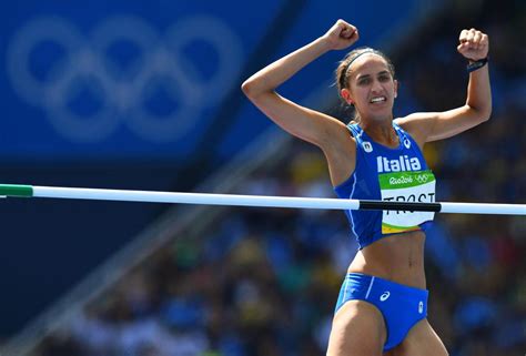 La prima è riuscita a superare al primo tentativo la misura di 1.94. Olimpiadi di Rio 2016, salto in alto: Alessia Trost e ...