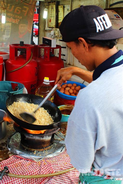 Aduh, apa nak buat ni?. Food Review: Nasi Lemak Goreng Chef Fauzey @ Petaling Jaya ...