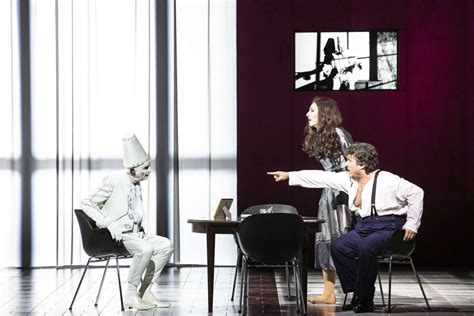 At The Opéra Bastille Ludovic Tézier Makes Hamlet A Dark And Inhabited Clown