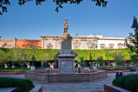 Plaza De Armas Plaza Principal De Querétaro Y Es Una Visita Obligada