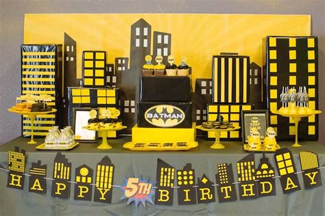 Batman birthday themed party ideas and a cake giveaway! Batman - Dale Detalles