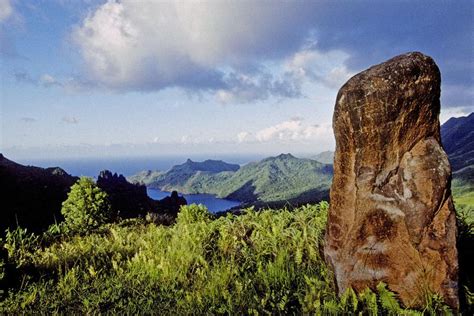 Après notre courte escapade sur la petite île de ua huka, on rejoint nuku hiva, l'île habitée la plus au nord de l'archipel. Nuku Hiva - Marquises - Polynésie