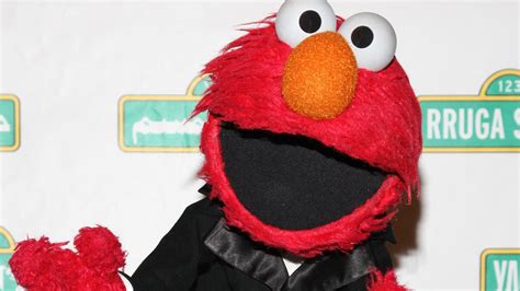 Muppet Elmo Readies For His Own Starry Hbo Max Talk Show Nbc Los Angeles