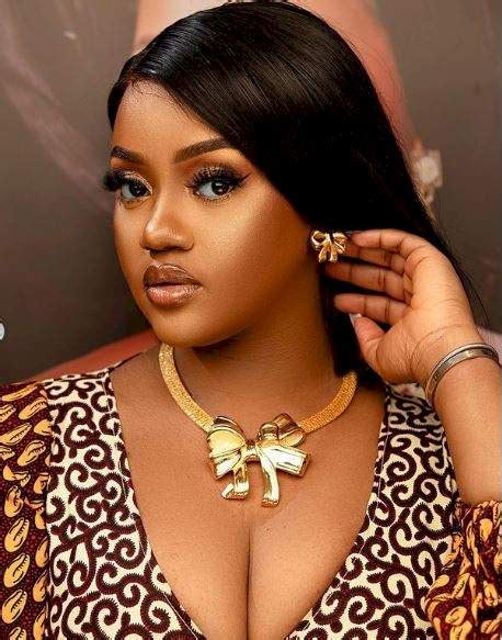 Chioma Rowland Deletes All Pictures Of Davido Off Her Instagram Page My Xxx Hot Girl