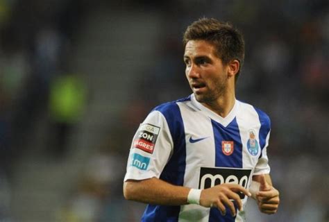 Three free agents who could fill in for joão moutinho. Transfer Rumors 2012 - Tottenham Very Close to Joao Moutinho