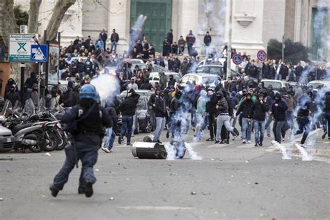 By raffaele tuccillo on 22 aprile 2021. Derby Roma-Lazio, scontri fuori dallo stadio