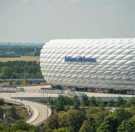 Em 2021 bjuder på ett helt nytt upplägg, med inte mindre än 12 em städer och em arenor under samma mästerskap. FC Bayern bewirbt sich um Champions-League-Finale 2021 - WELT