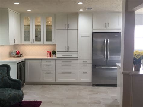 A few years ago i renovated with the axstad white uppers and the bodbyn grey base cabinets. IKEA kitchen. Grimslov cabinets. Under and in cabinet ...