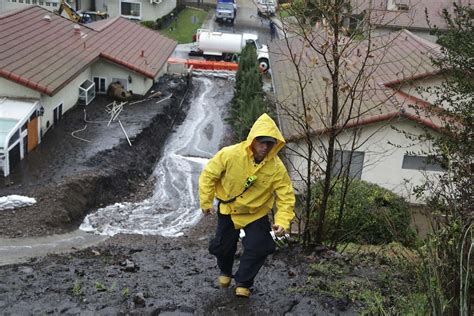 Heavy Rain In California Prompts Mudslide Fears Evacuations Cbs News