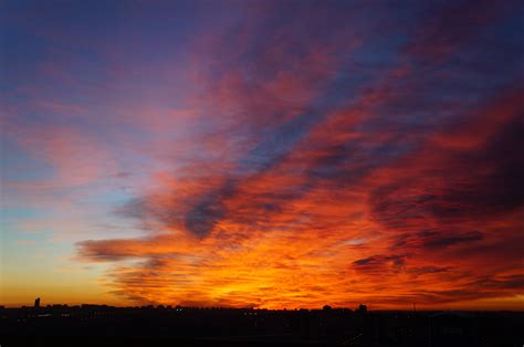 無料画像 地平線 雲 日の出 日没 太陽光 夜明け 雰囲気 夕暮れ イブニング 残光 朝は赤い空 4912x3264